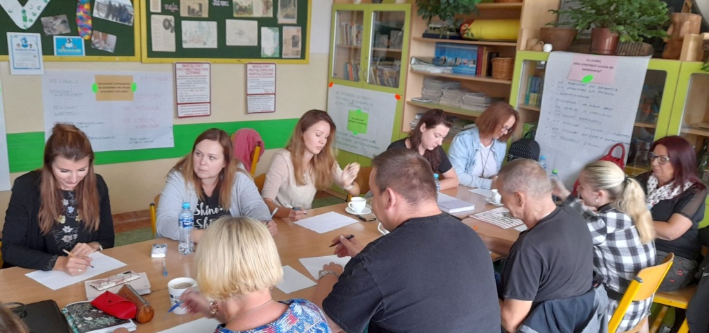 Ocenianie, monitorowanie osiągnięć edukacyjnych ucznia i Zintegrowana Platforma Edukacyjna w Szkole Podstawowej im. Marii Konopnickiej w Starym Folwarku