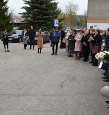 W hołdzie nauczycielom z Suwalszczyzny – uroczystość odsłonięcia tablicy memoratywnej w CEN w Suwałkach